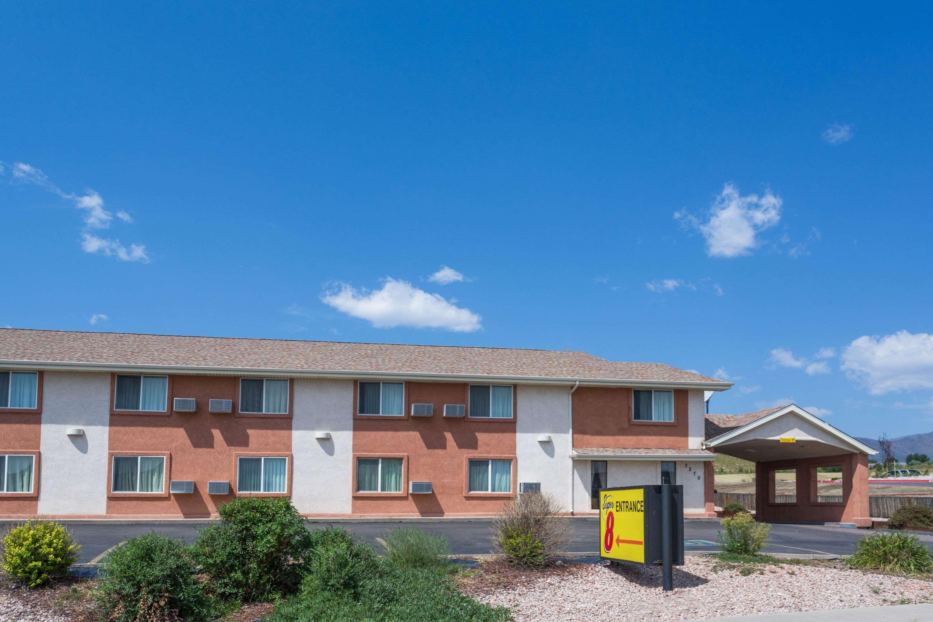 Super 8 By Wyndham Colorado Springs/Chestnut Street Motel Exterior photo